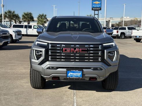 Used 2023 GMC Canyon Denali image 3