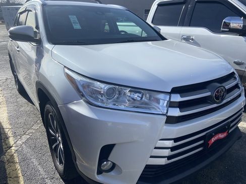 Used 2017 Toyota Highlander XLE image 11