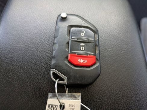 Used 2021 Jeep Wrangler Unlimited Sport AWD/4WD image 31
