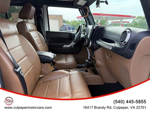 Used 2012 Jeep Wrangler Unlimited Sahara w/ Connectivity Group AWD/4WD image 14