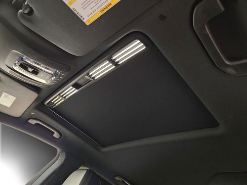 Used 2022 Mercedes-Benz GLE 350 4MATIC w/ Premium Package image 17