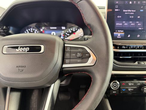 Used 2025 Jeep Compass Trailhawk AWD/4WD image 23