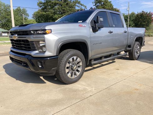 Used 2026 Chevrolet Silverado 2500 Custom w/ Custom Value Package AWD/4WD image 1