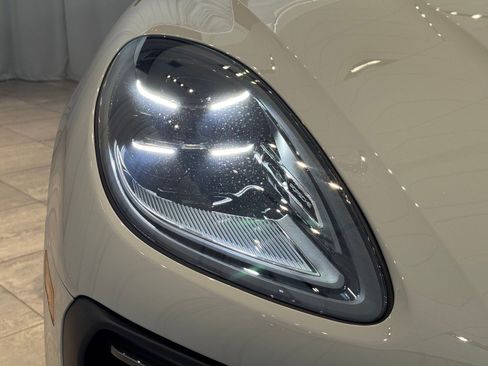 Certified 2025 Porsche Macan Turbo image 12