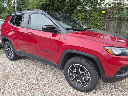 Used 2025 Jeep Compass Trailhawk AWD/4WD image 4