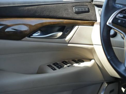 Used 2018 Cadillac Escalade Luxury AWD/4WD image 22