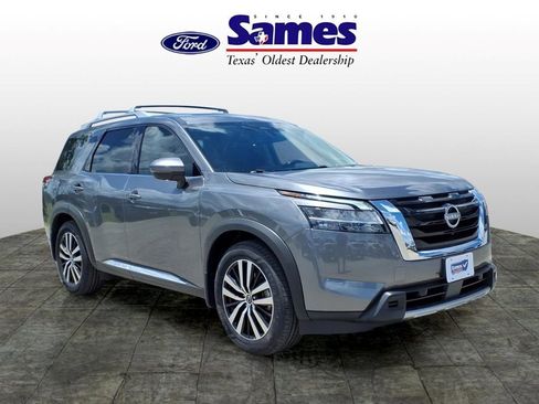 Used 2024 Nissan Pathfinder Platinum w/ Cargo Package FWD image 1