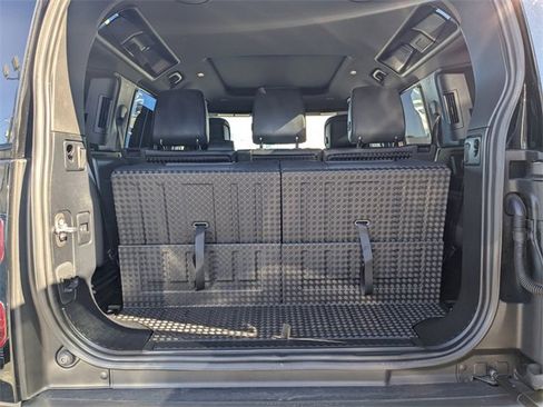 Used 2024 Land Rover Defender 110 X-Dynamic SE image 12