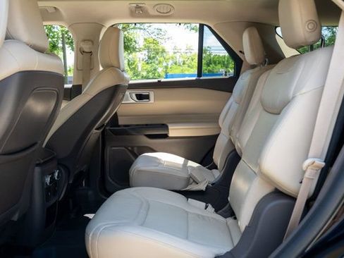 Used 2020 Ford Explorer Platinum w/ Premium Technology Package AWD/4WD image 49
