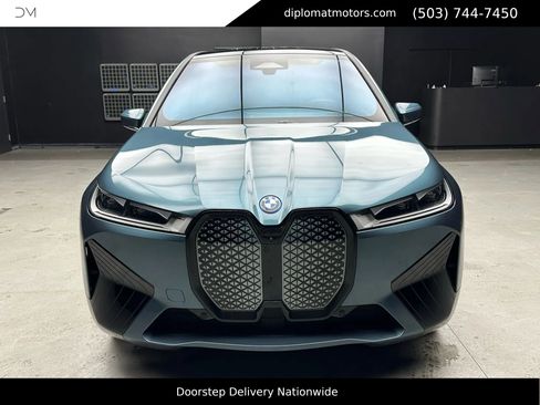 Used 2025 BMW iX xDrive50 w/ Premium Package image 10