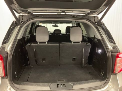 Used 2023 Ford Explorer XLT image 35