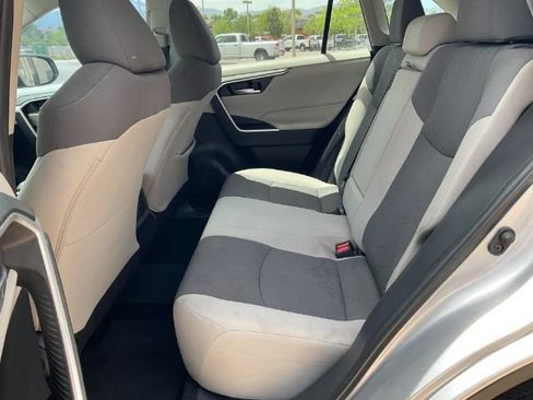 Used 2019 Toyota RAV4 XLE FWD image 17