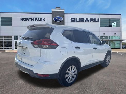 Used 2017 Nissan Rogue S FWD image 3