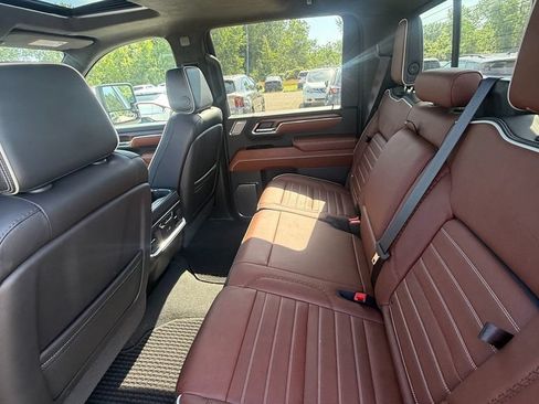 Used 2024 GMC Sierra 3500 Denali Ultimate AWD/4WD image 4