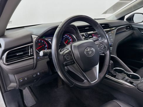 Used 2020 Toyota Camry XSE image 9