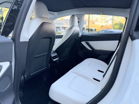 Used 2021 Tesla Model Y Long Range image 29