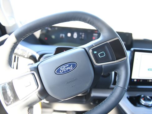 New 2026 Ford Expedition Active image 25