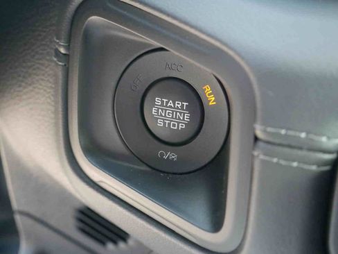 Used 2025 Jeep Wrangler Unlimited Rubicon AWD/4WD image 33