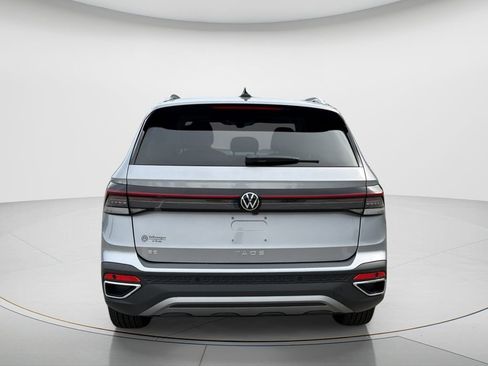 New 2026 Volkswagen Taos SE FWD image 6