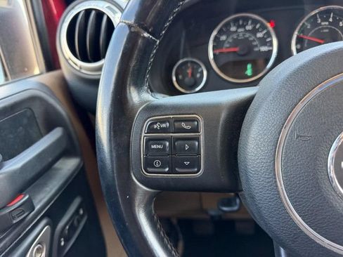 Used 2012 Jeep Wrangler Unlimited Rubicon w/ Connectivity Group AWD/4WD image 10