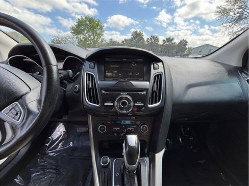 Used 2015 Ford Focus Titanium image 11