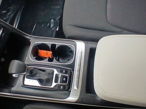 Certified 2024 Kia Carnival LX image 20