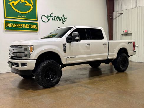 Used 2019 Ford F250 Platinum w/ Platinum Ultimate Package AWD/4WD image 3