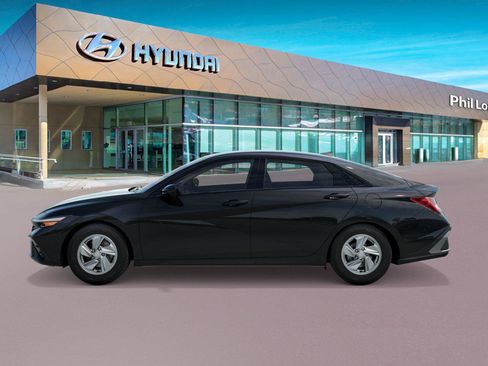 New 2026 Hyundai Elantra SE FWD image 3