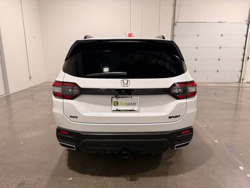 Used 2025 Honda Pilot Sport image 6