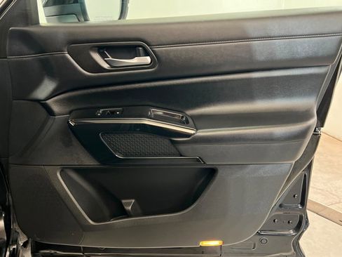 Used 2022 Nissan Pathfinder SV w/ SV Black Package image 24