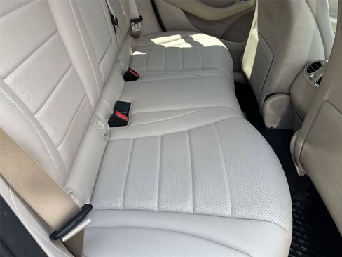 Used 2019 Mercedes-Benz GLC 300 4MATIC image 16