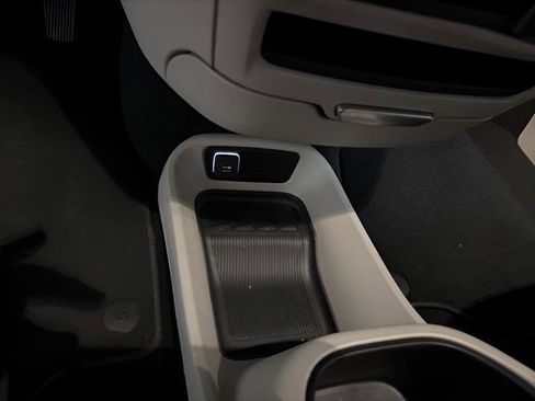 Used 2024 Chrysler Pacifica Select image 20