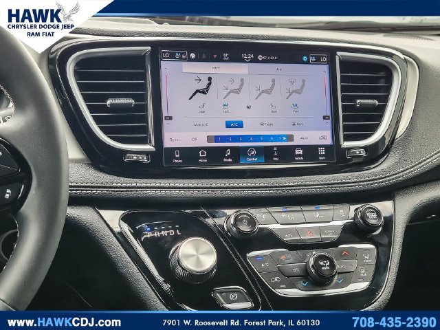 Certified 2024 Chrysler Pacifica Premium FWD image 24