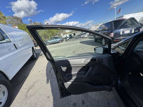 Used 2015 Ford Fiesta S image 7