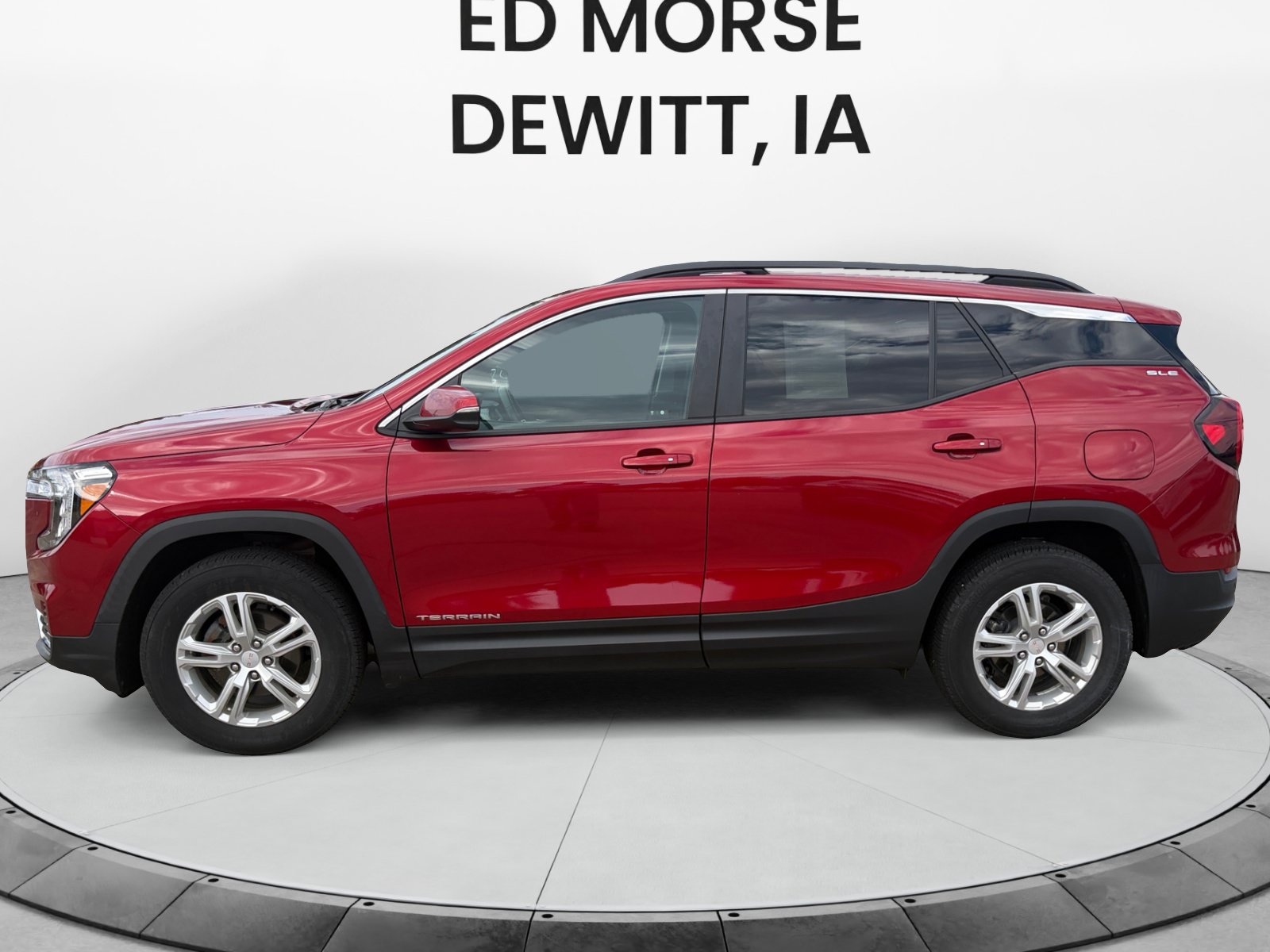 Used 2023 GMC Terrain SLE w/ Driver Convenience Package AWD/4WD image 2