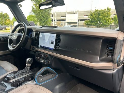 Used 2023 Ford Bronco Wildtrak image 26