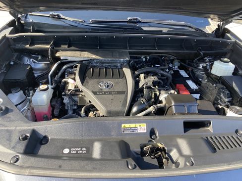 Used 2023 Toyota Highlander LE image 29