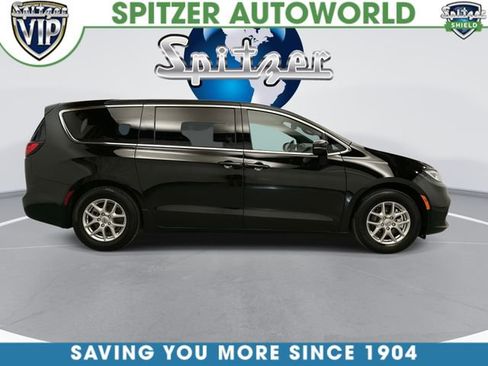 Used 2025 Chrysler Pacifica Select FWD image 12