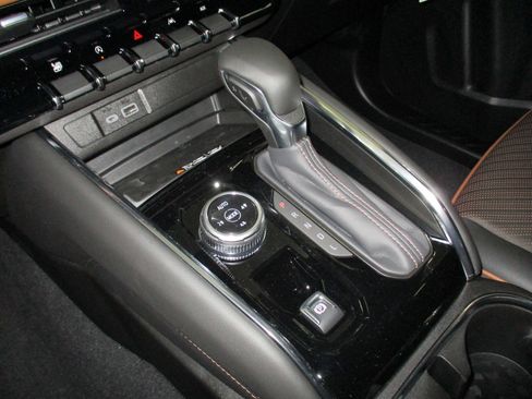 New 2025 GMC Canyon AT4 w/ AT4 Premium Package image 28