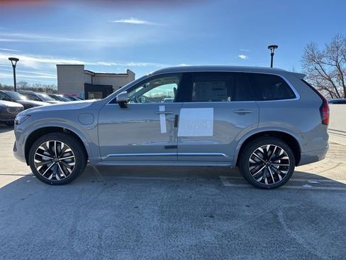 New 2026 Volvo XC90 T8 Ultra w/ Protection Package Premier image 4
