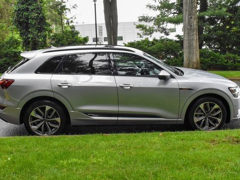 Used 2021 Audi e-tron Premium Plus w/ Premium Plus Package image 10