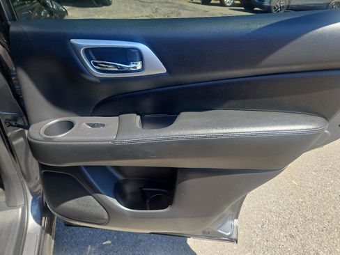 Used 2018 Nissan Pathfinder SL w/ Cargo Package FWD image 18