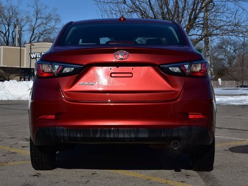 Used 2019 Toyota Yaris L image 6