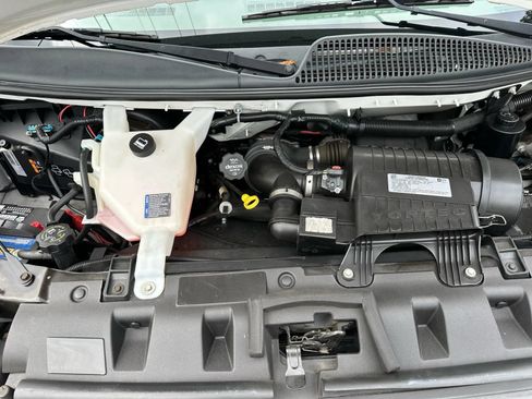 Used 2018 Chevrolet Express 3500 w/ Driver Convenience Package RWD image 27