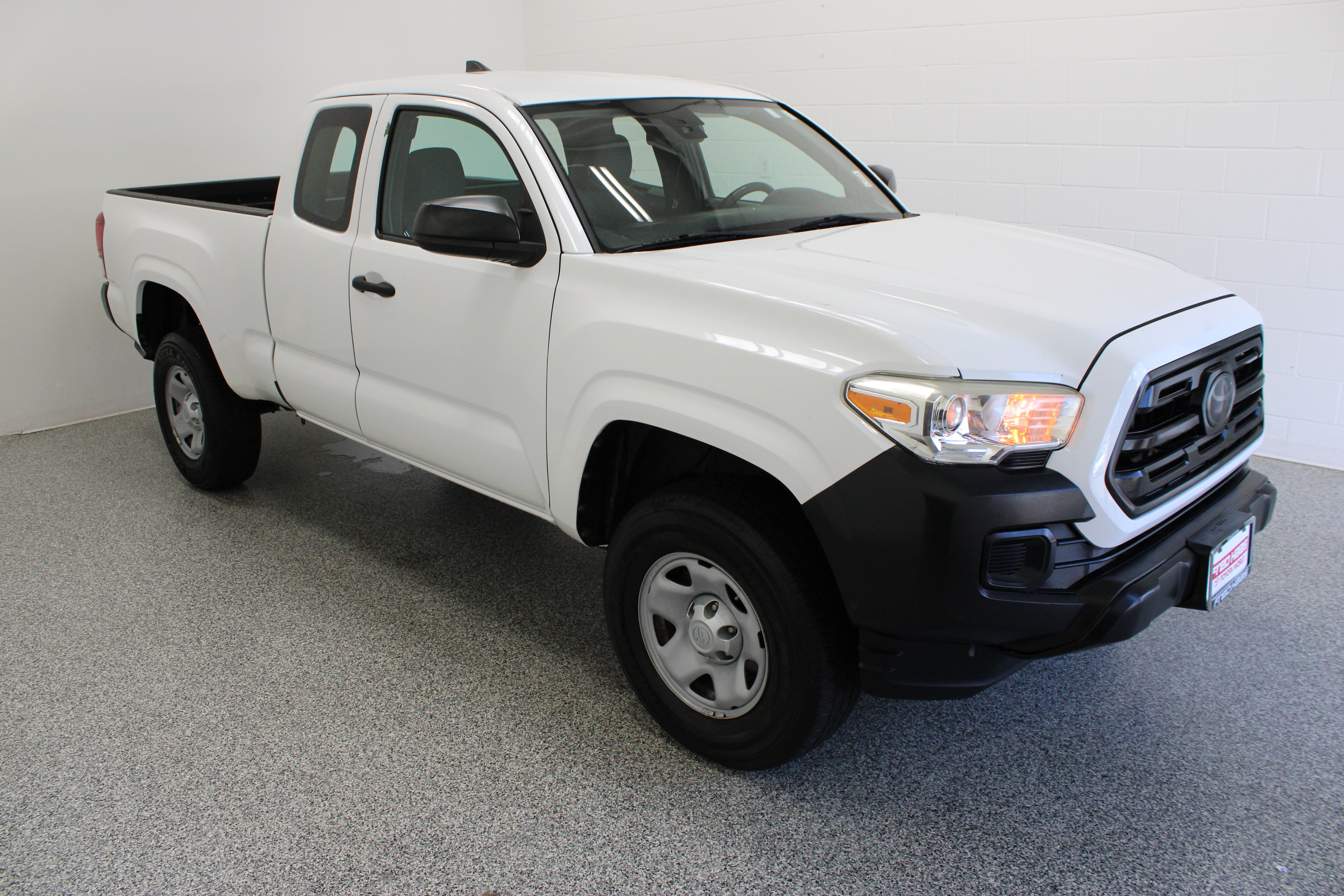 Used 2018 Toyota Tacoma SR RWD image 4