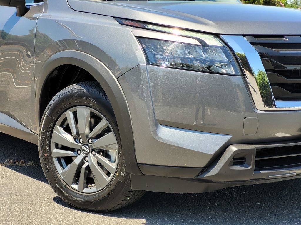 Used 2024 Nissan Pathfinder SV AWD/4WD image 4