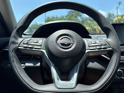 Used 2024 Nissan Altima 2.5 SV FWD image 10