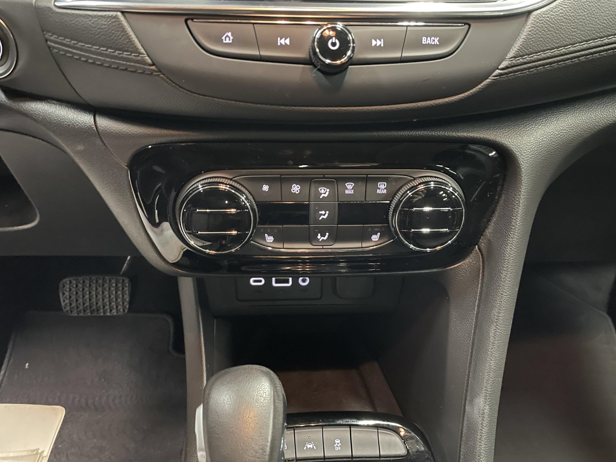 Used 2022 Buick Encore GX Select w/ Experience Buick Package AWD/4WD image 16