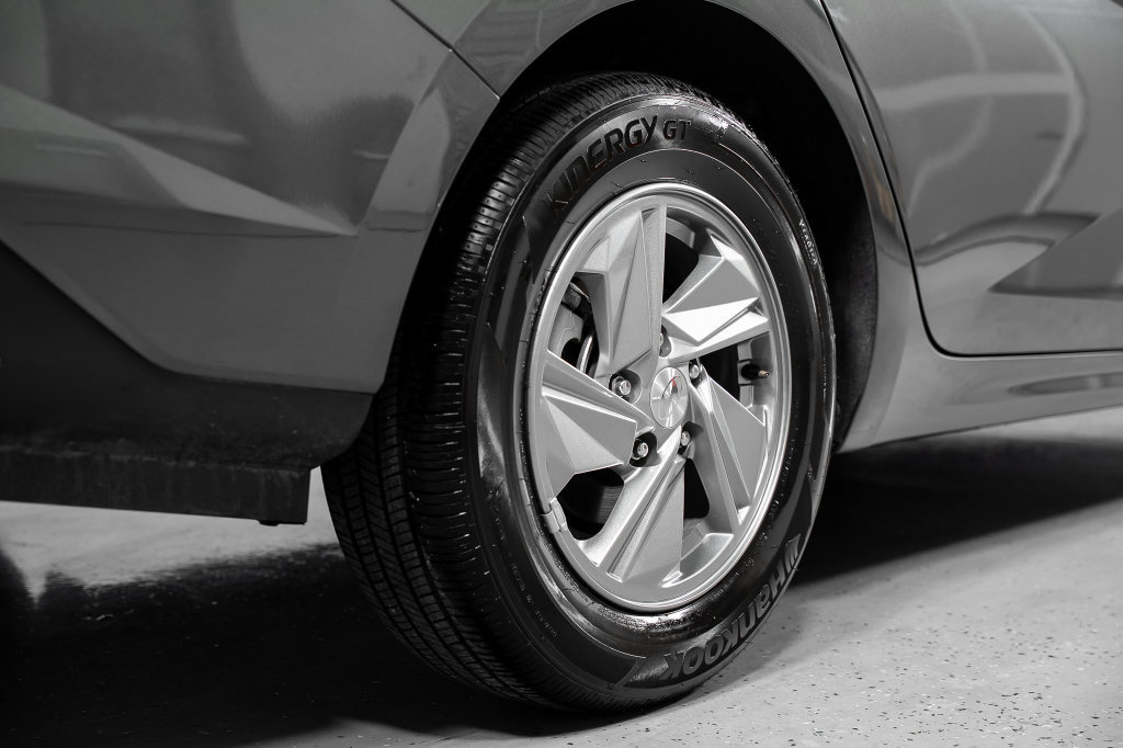 Certified 2026 Hyundai Elantra SE FWD image 8