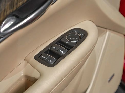 Used 2019 Cadillac XT5 FWD image 36